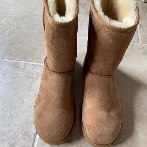 Womens classic II short boots in chestnut